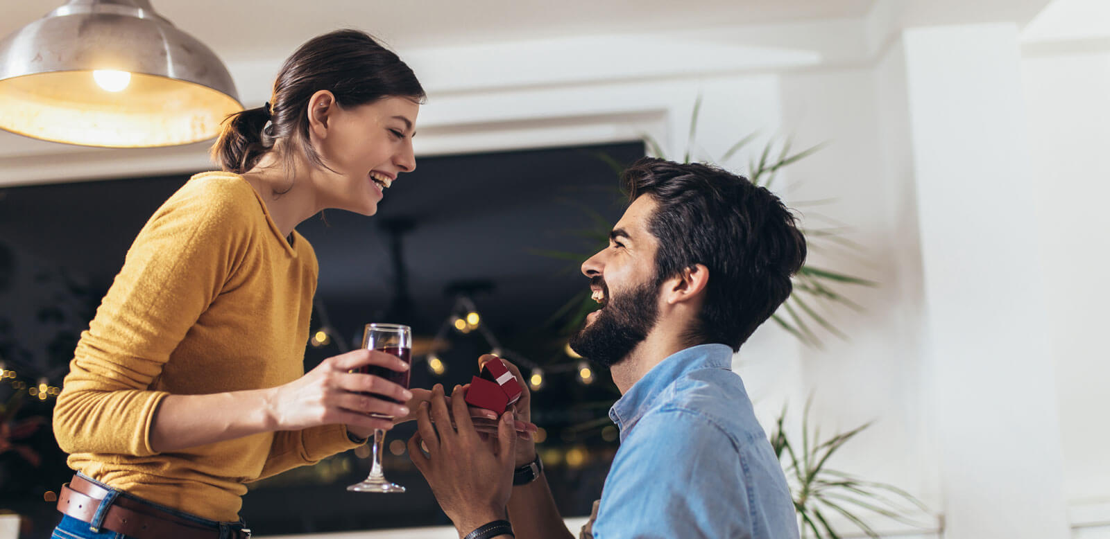 man proposing to woman